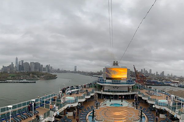 Cruise ship leaving Manhattan