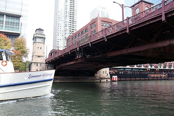 Boat passes under LaSalle Street bridge on Chicago River