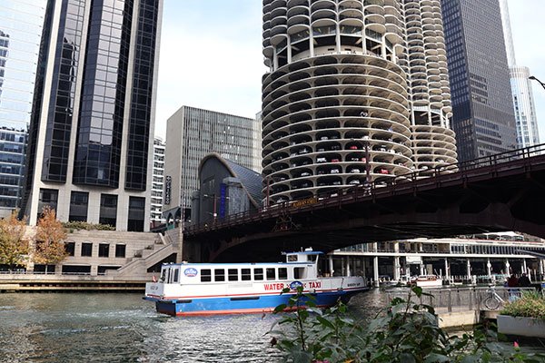 Water taxi on Chicago River