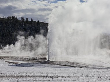 Yellowstone National Park full geyser eruption