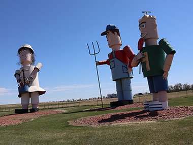 Tin Family sculpture along Enchanted Highway