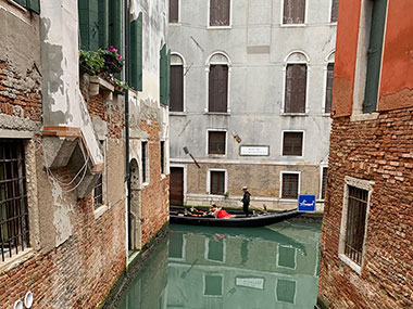 Gondola passes an intersection of canals