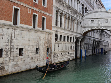 Gondola approaches the Bridge of Sighs