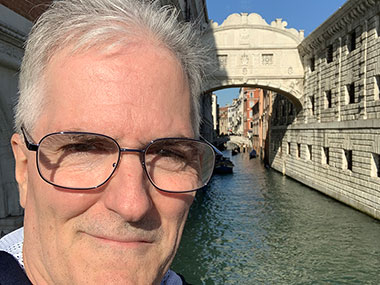 Pat selfie in front of Bridge of Sighs