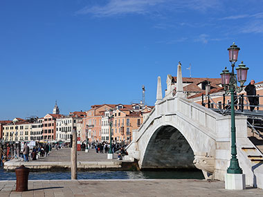 Pedestrian bridge