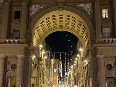 Gateway Arch at night