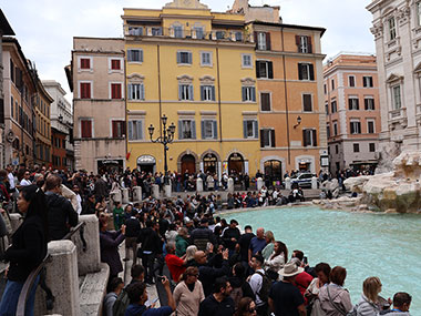 Large crowd in front of Trevi Fountain