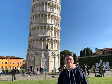 Pat directly in front of Leaning Tower of Pisa