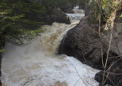Rushing water on the Cascade River