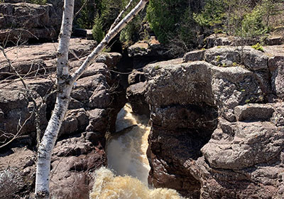 Temperance River flows into cave