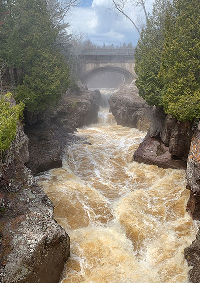 Temperance River flows under bridge on way to Lake Superior