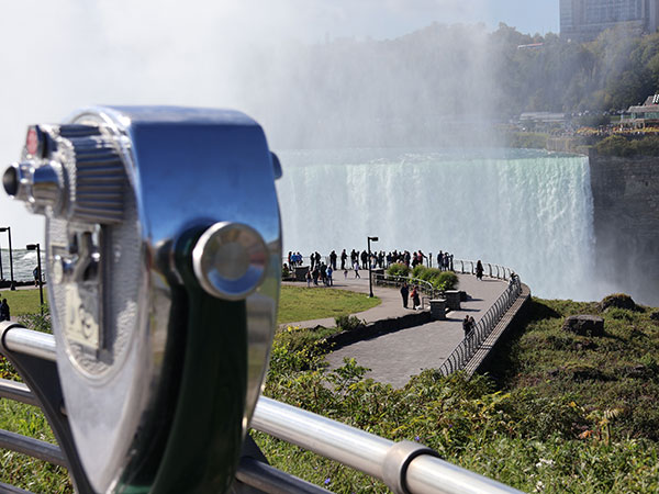 Coin operated viewer with Niagara Falls in background